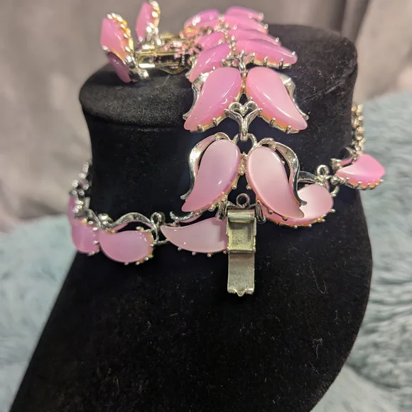 1950s Vintage Thermoset Barbie Pink 3 Piece Jewelry Set - Picture 3 of 15